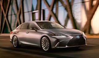 Lexus ES – front quarter