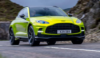 Aston Martin DBX707