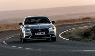 DS9 Performance Line – front cornering