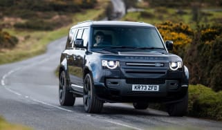Land Rover Defender 130 V8 - front