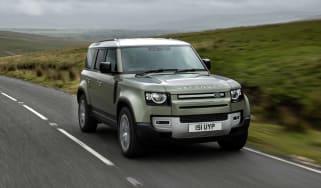 Land Rover Defender – front tracking