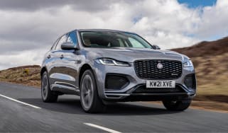 Jaguar F-Pace - front tracking