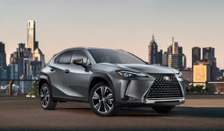Lexus UX - front